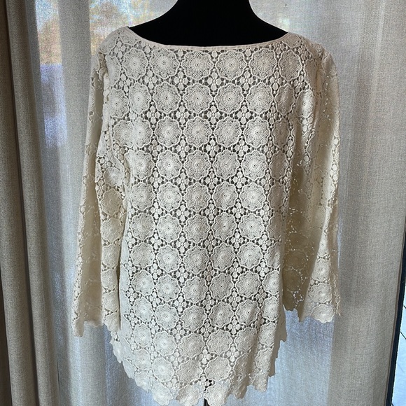 Beautiful Lace Top - Picture 3 of 8